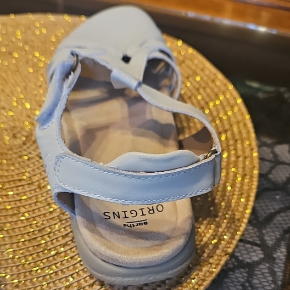 Earth Origins Women's Cream Sandals - Picture 5 of 7